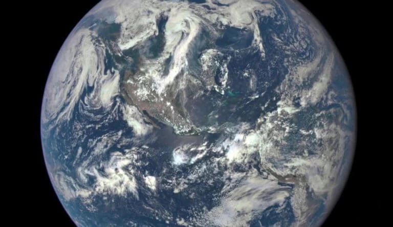 Μυστήριες «εκρήξεις φωτός» στην ατμόσφαιρα της Γης – Δεν συνδέονται με καταιγίδες!